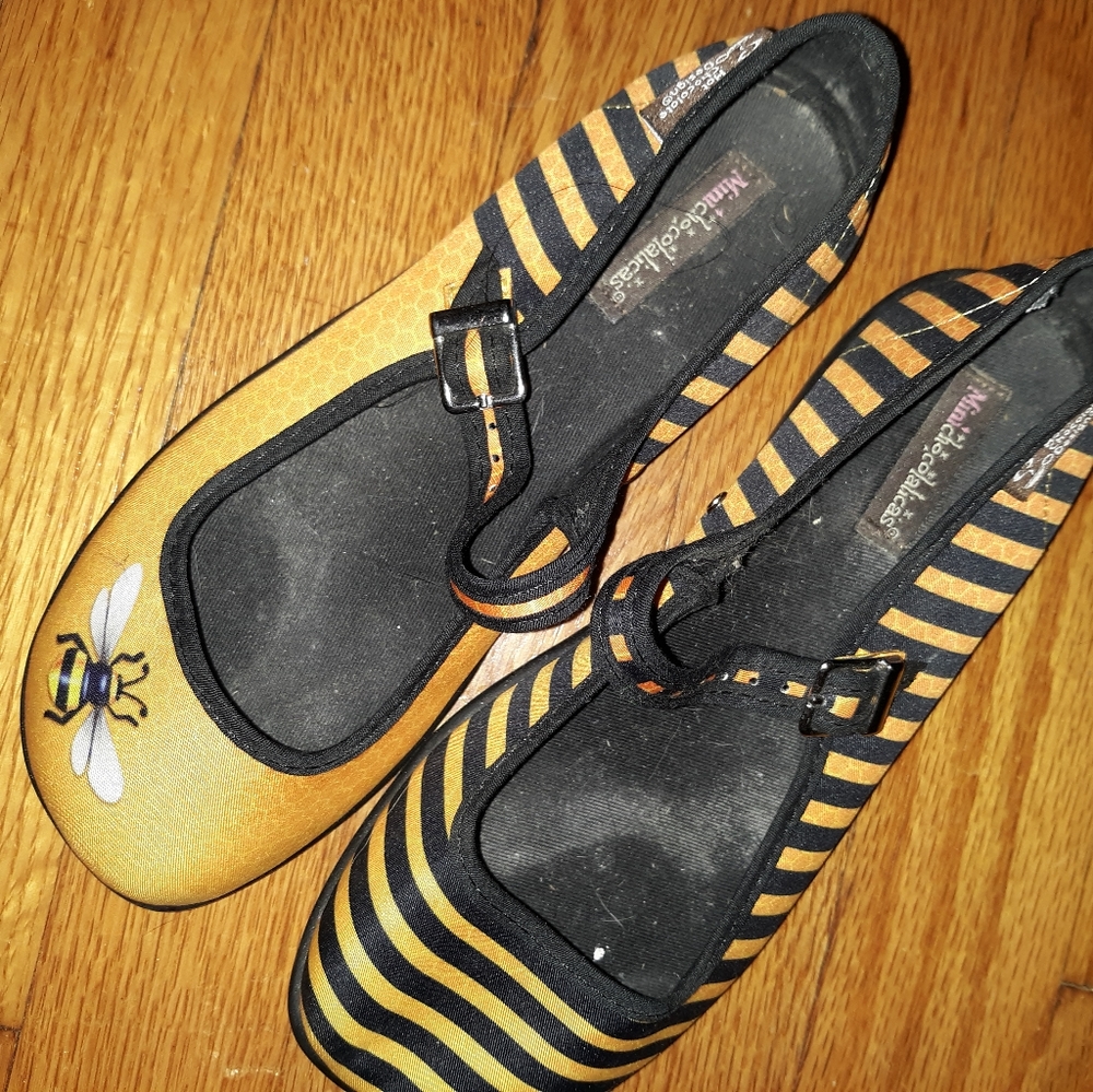 Shoes - Picture 2 of 7